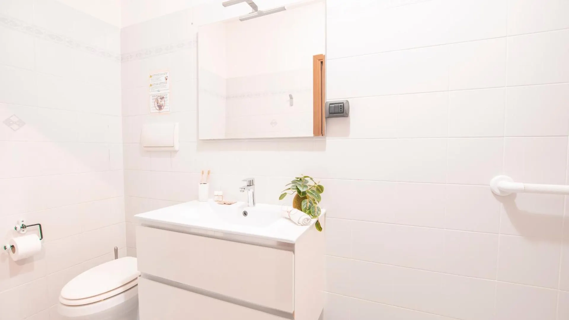 I Host Apartment - Lazio 15, 몬차