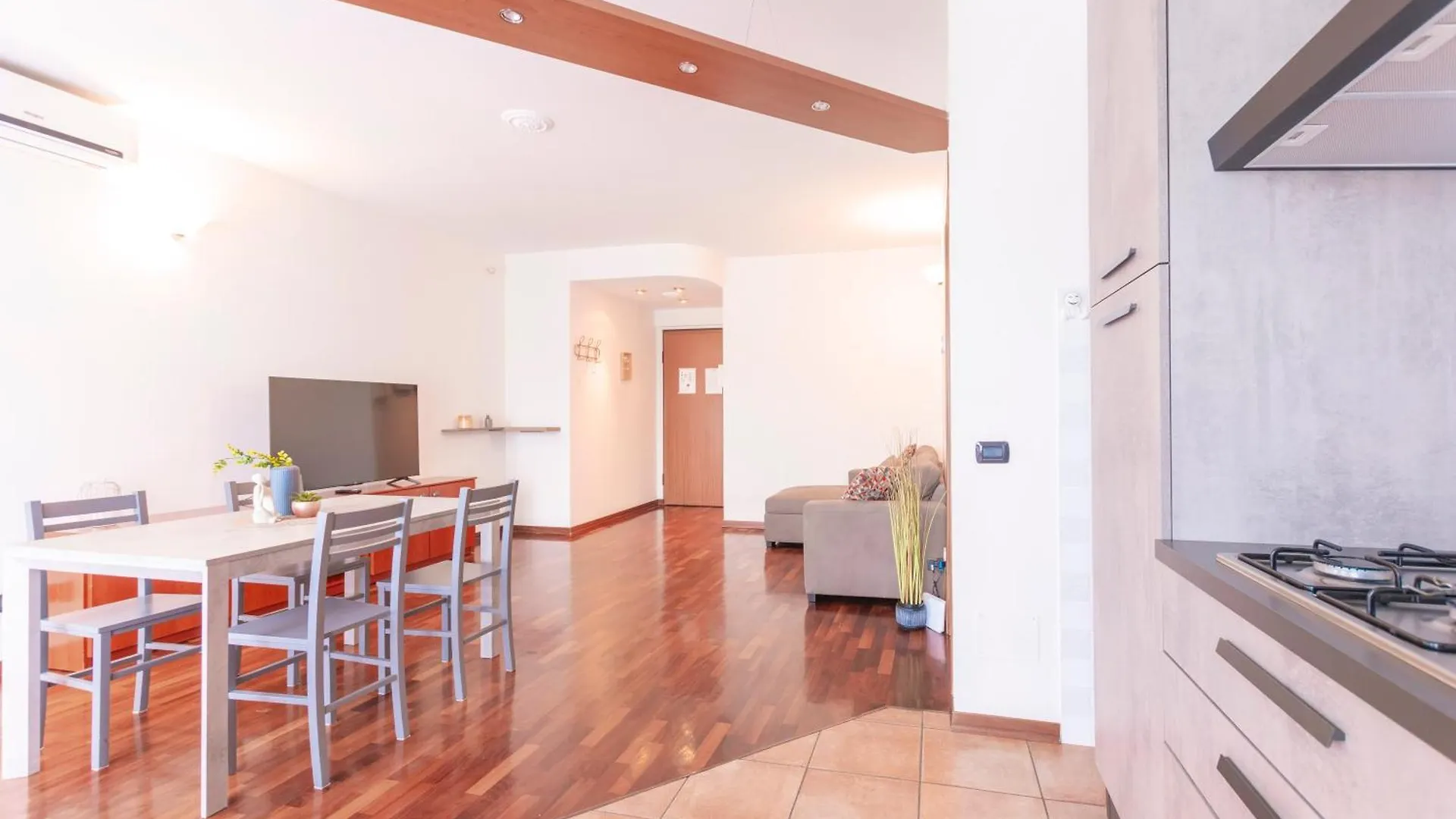 I Host Apartment - Lazio 15, Monza