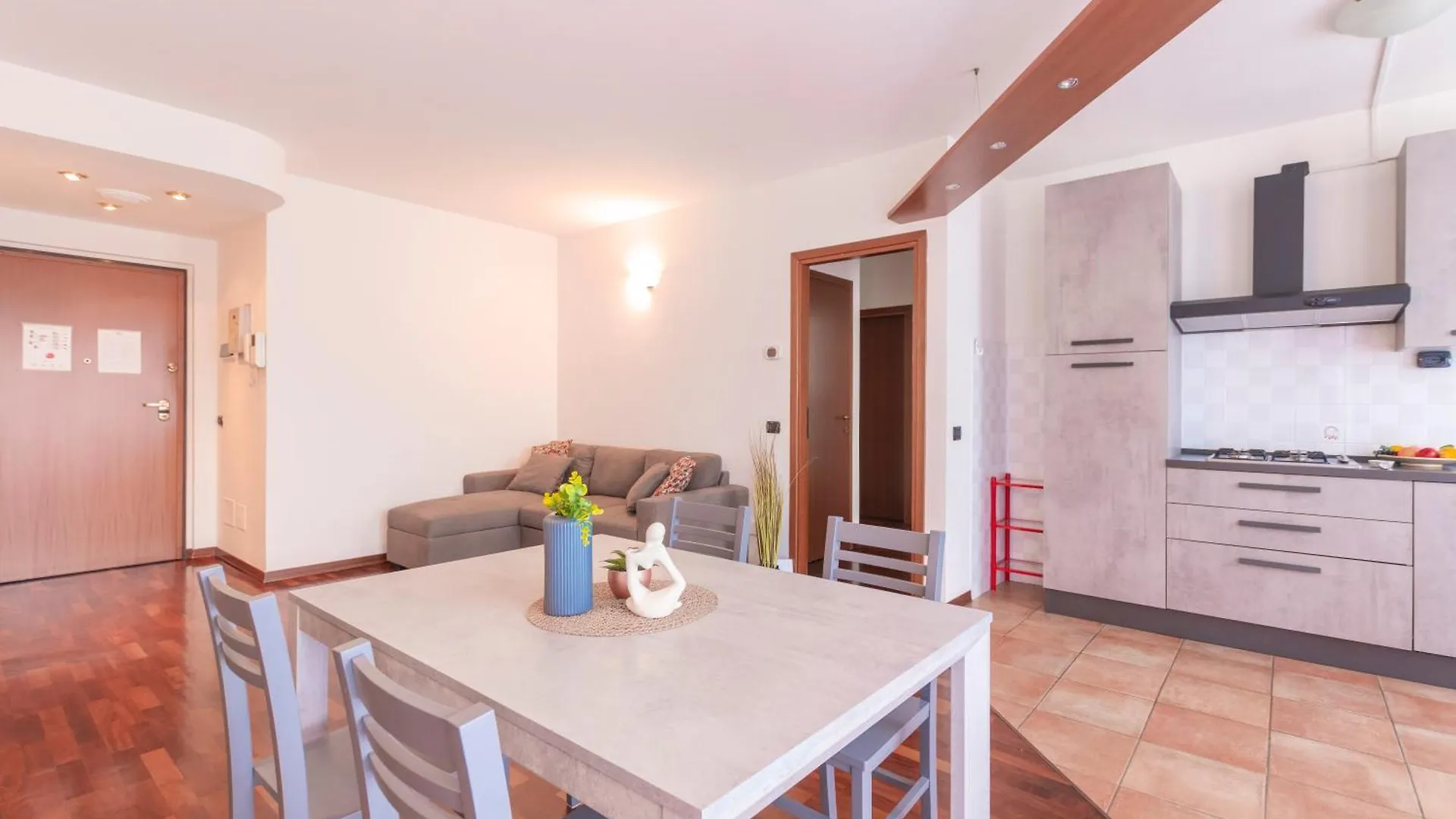 I Host Apartment - Lazio 15, Monza