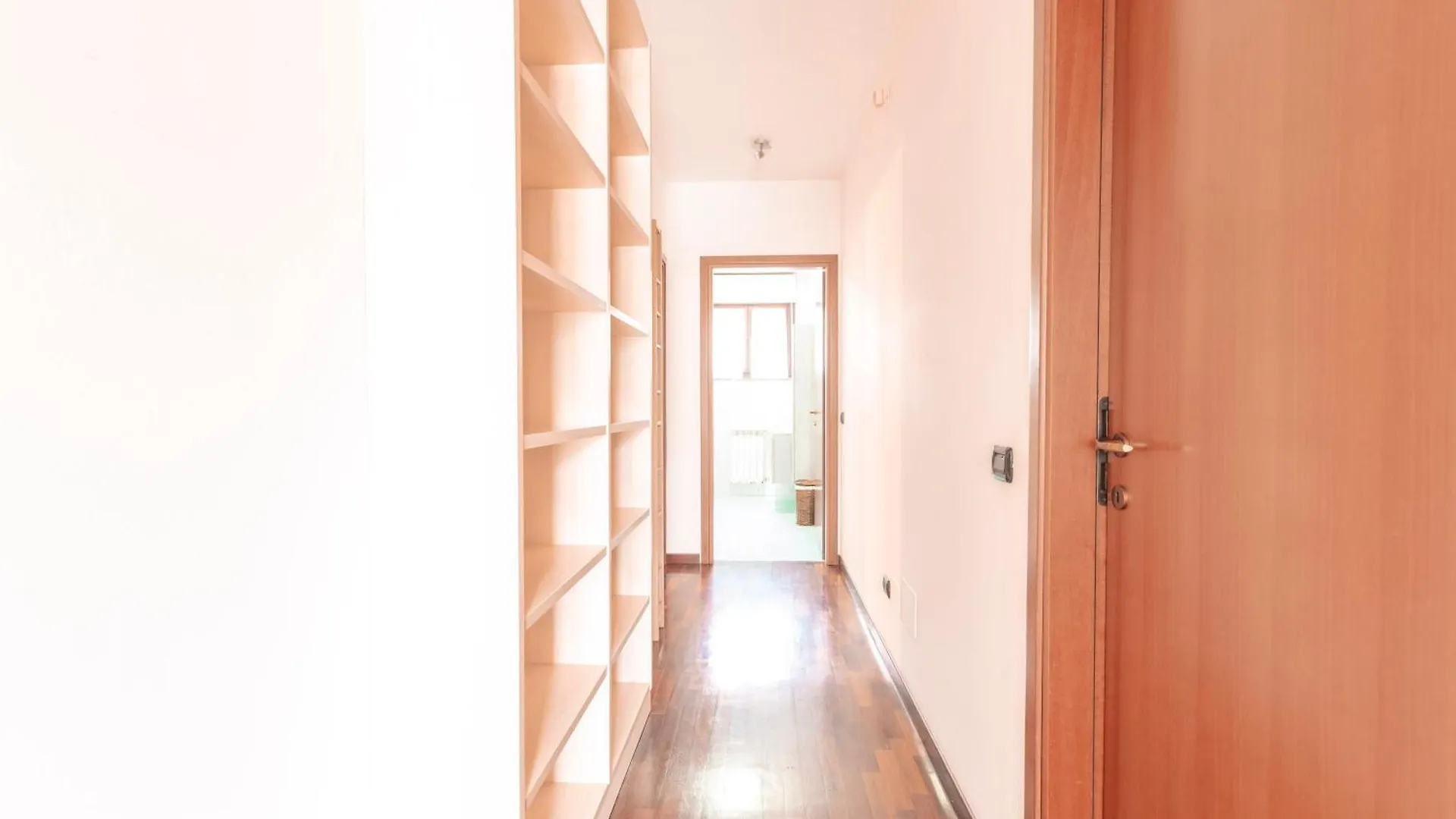 I Host Apartment - Lazio 15, Monza Italy